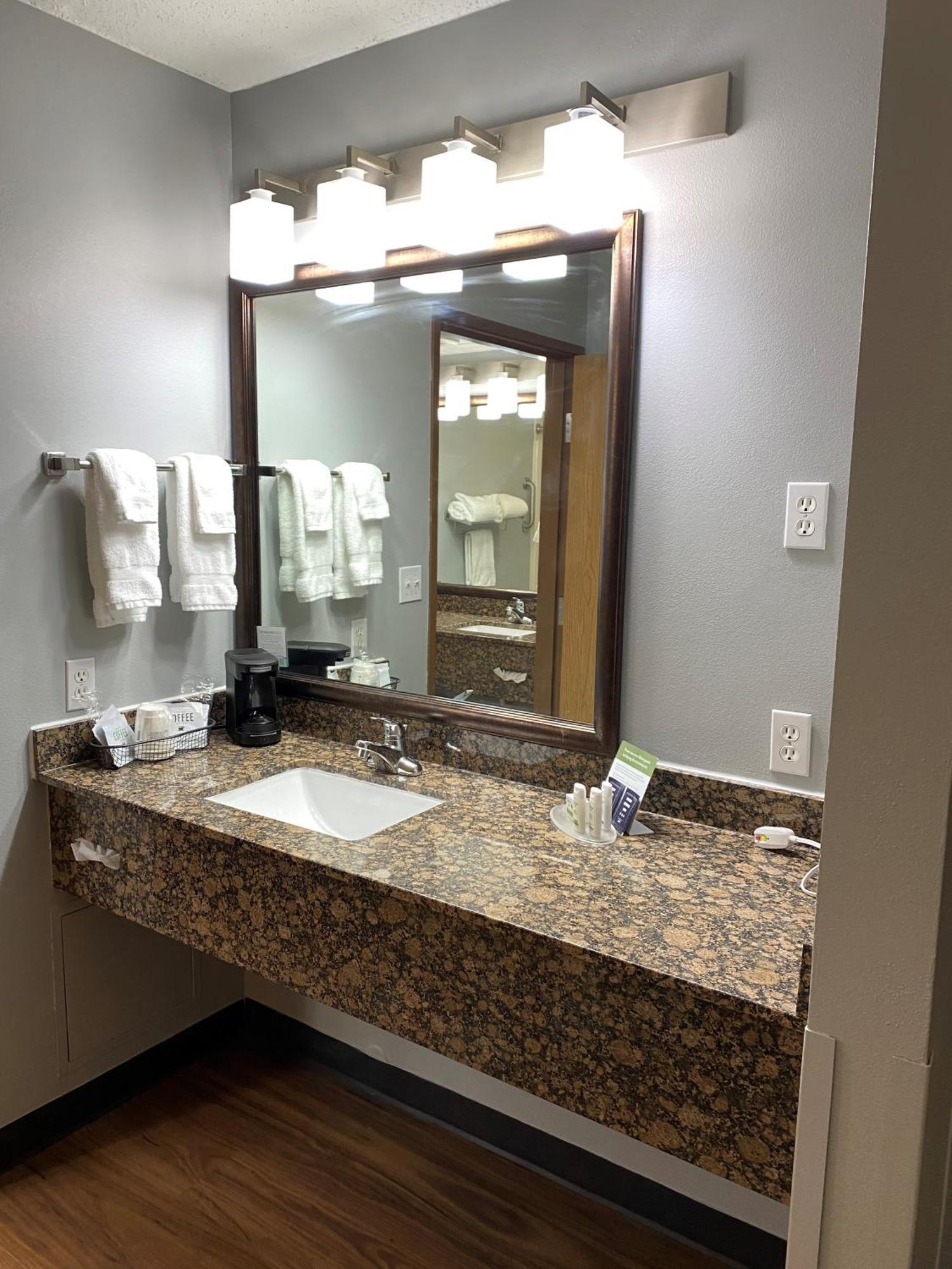 Americinn By Wyndham Webster City Esterno foto